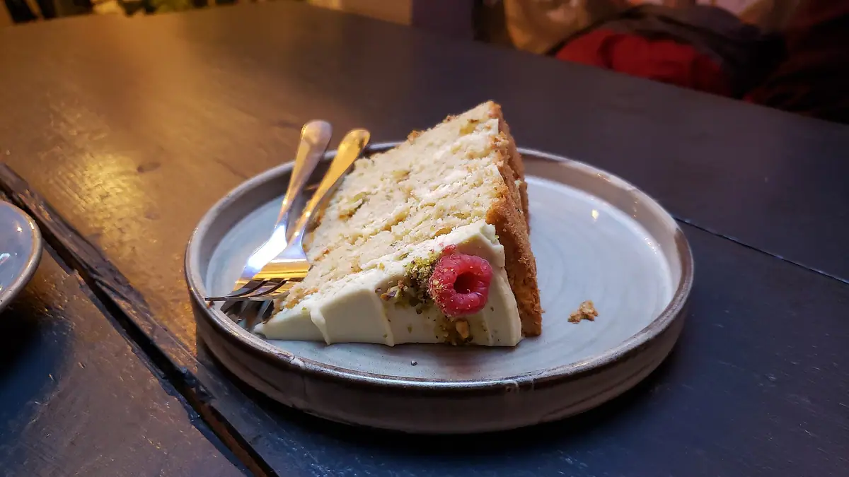 Livs Bakes n' Cakes – cake shop in Brighouse town centre